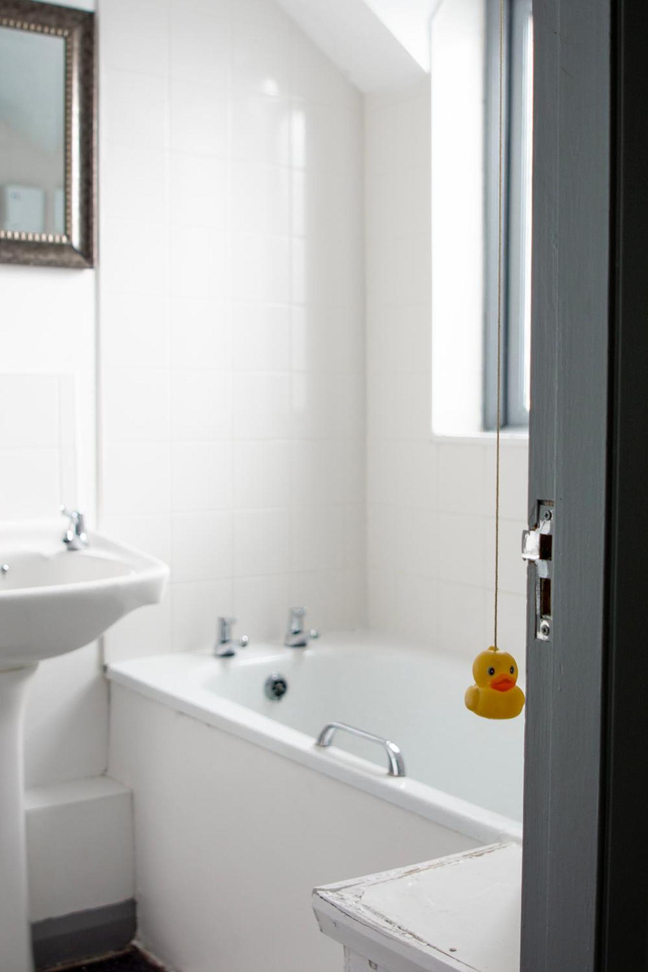 Well-Equipped 4 Bedroom House Close To City Centre Лідс Екстер'єр фото